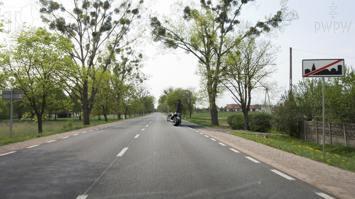 Czy w tej sytuacji masz obowiązek przesunąć na pobocze motocykl, który uległ awarii?