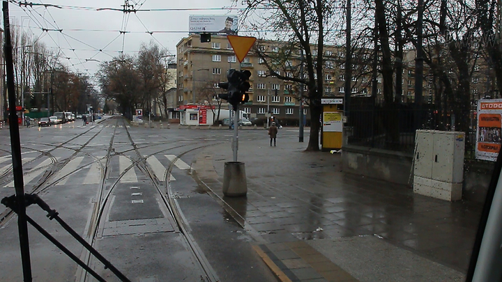 Czy w tej sytuacji, masz obowiązek stosować się do znaku "ustąp pierwszeństwa"?