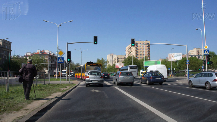 Czy w tej sytuacji sygnał świetlny nadawany dla Twojego pasa ruchu zezwala Ci na zawracanie?