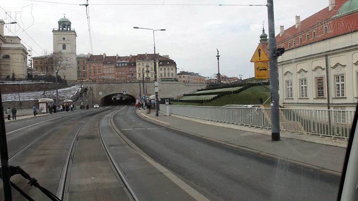 Czy ten znak ostrzegawczy dotyczy kierującego tramwajem?