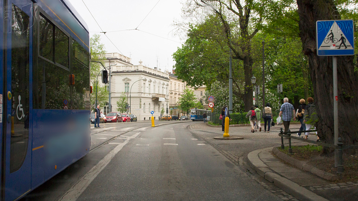 Czy w tej sytuacji musisz przewidywać, że zza tramwaju wyjedzie rowerzysta?