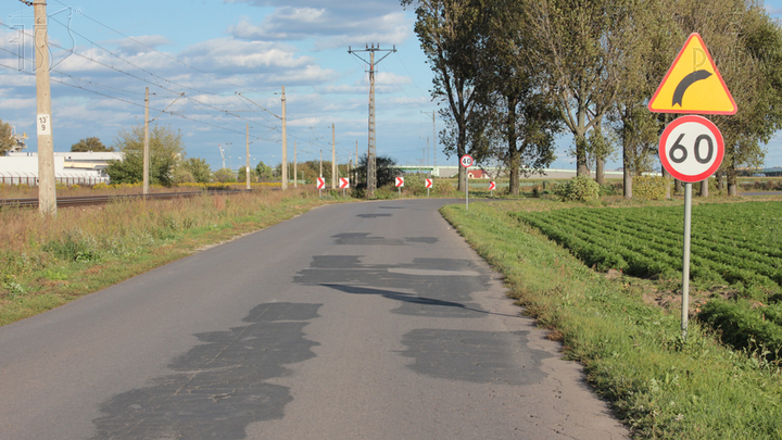 Co powinieneś zrobić kierując motocyklem bezpośrednio przed wjazdem na ostry zakręt?