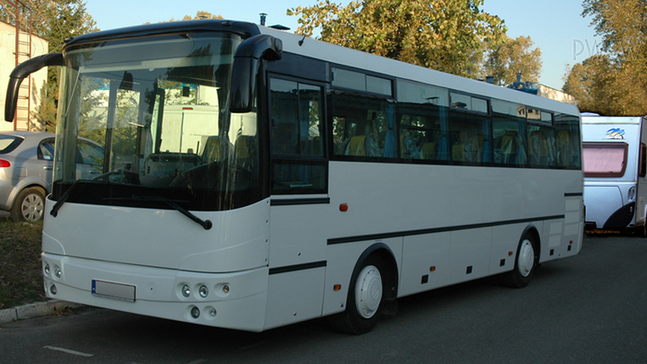 Jaka jest maksymalna dopuszczalna długość zespołu pojazdów złożonego z autobusu i przyczepy?