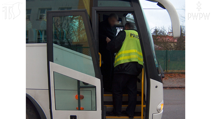 Jakiego okresu maksymalnie może dotyczyć kontrola drogowa czasu pracy kierowcy autobusu?