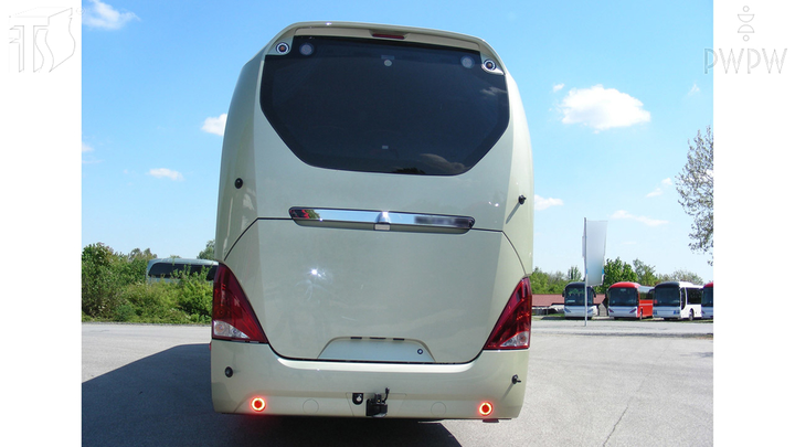 Kiedy kierując autobusem masz obowiązek wyłączyć tylne światła przeciwmgłowe?