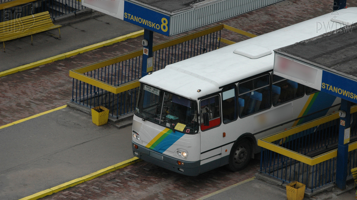 Jaki jest najbardziej efektywny sposób rozpędzania autobusu?