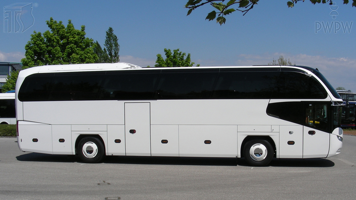 Gdzie powinien być przewożony bagaż w autobusie turystycznym?