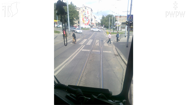 Czy w tej sytuacji masz obowiązek zatrzymać się w miejscu wskazanym przez linię warunkowego zatrzymania?