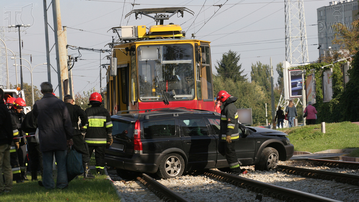 Czy uczestnicząc w wypadku drogowym, masz obowiązek udzielić niezbędnej pomocy poszkodowanemu, chociaż nie masz uprawnień ratownika medycznego?