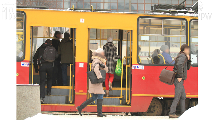 Czy możesz kontynuować jazdę z pasażerami, po stwierdzeniu awarii mechanizmu zamykania drugich drzwi, w pierwszym wagonie?