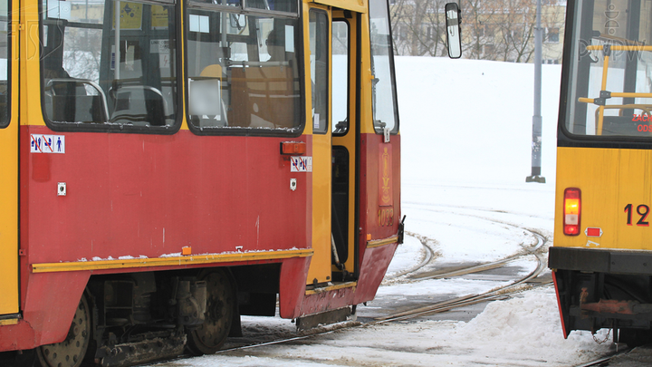 O czym należy pamiętać przed rozpoczęciem spychania składu tramwajów, uszkodzonego w wyniku kolizji ?