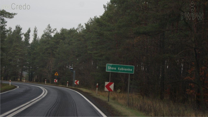 Którą z wymienionych czynności powinieneś wykonać, kierując motocyklem, gdy masz do pokonania ostry łuk drogi?