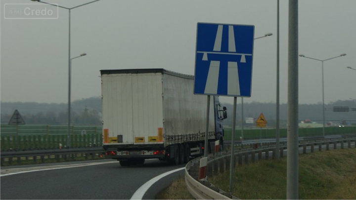 W którym z wymienionych miejsc możesz zatrzymać samochód ciężarowy podczas jazdy autostradą w sytuacji, gdy poczujesz zmęczenie?