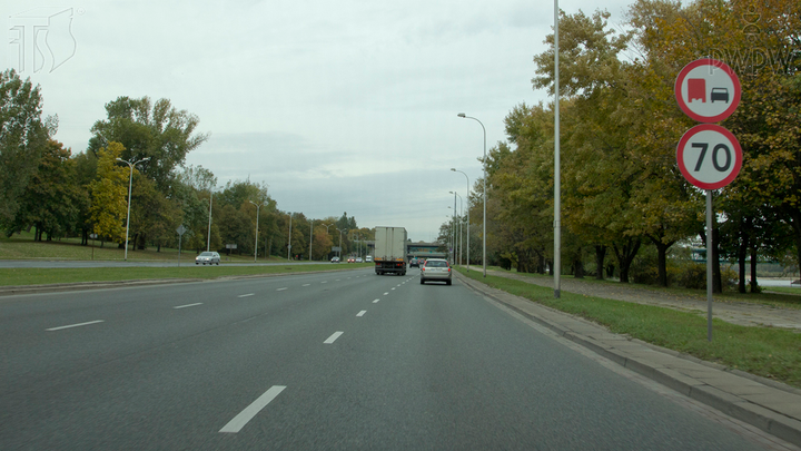 Kierujesz samochodem ciężarowym o dopuszczalnej masie całkowitej nie przekraczającej 3,5 tony. Czy w przedstawionej sytuacji wolno Ci wyprzedzić samochód osobowy?