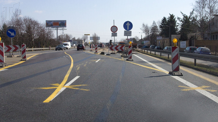 Czy w tej sytuacji, przejeżdżając przez białą przerywaną linię, zmieniasz pas ruchu?