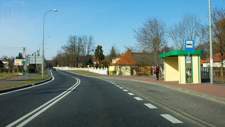 Czy w tak oznakowanej zatoce, możesz zatrzymać każdy pojazd w celu wysadzenia pasażera?