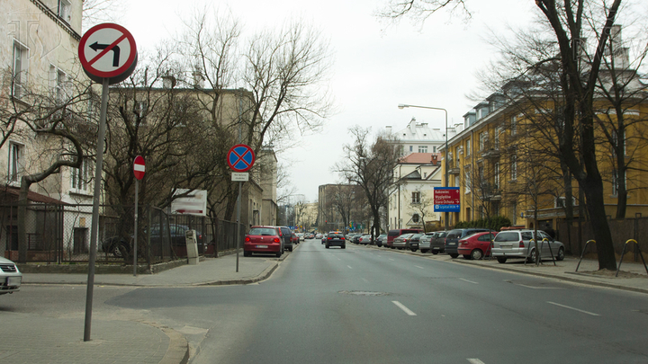 Czy w przedstawionej sytuacji wolno Ci skręcić w lewo?