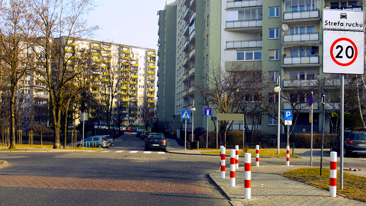 Czy na tej drodze wolno Ci zrezygnować z sygnalizowania zamiaru skrętu w prawo, jeśli nikt za Tobą nie jedzie?