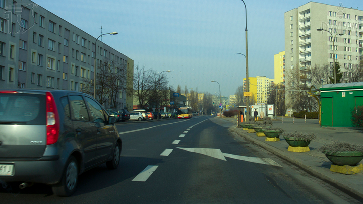 Zamierzasz wjechać na lewy pas ruchu. Czy masz pierwszeństwo przed pojazdami, które się nim poruszają?