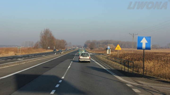 Czy zabrania się cofania na drodze jednokierunkowej?