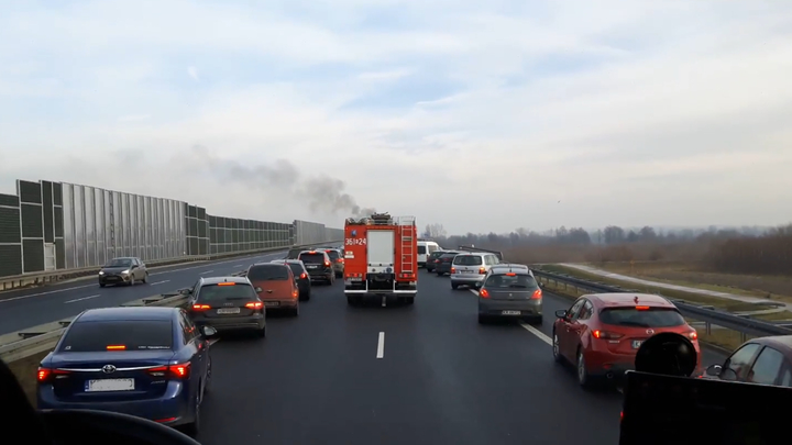 Czy w wyjątkowej sytuacji np.ratowania życia, przy zachowaniu szczególnej ostrożności,możesz skorzystać z drogi pojazdu uprzywilejowanego?