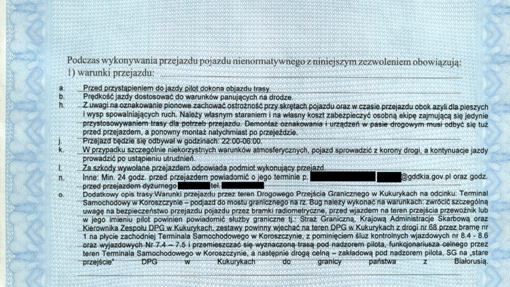 Czy poruszając się pojazdem nienormatywnym kierujący ma obowiązek przestrzegać warunków przejazdu wskazanych w zezwoleniu odpowiedniej kategorii?